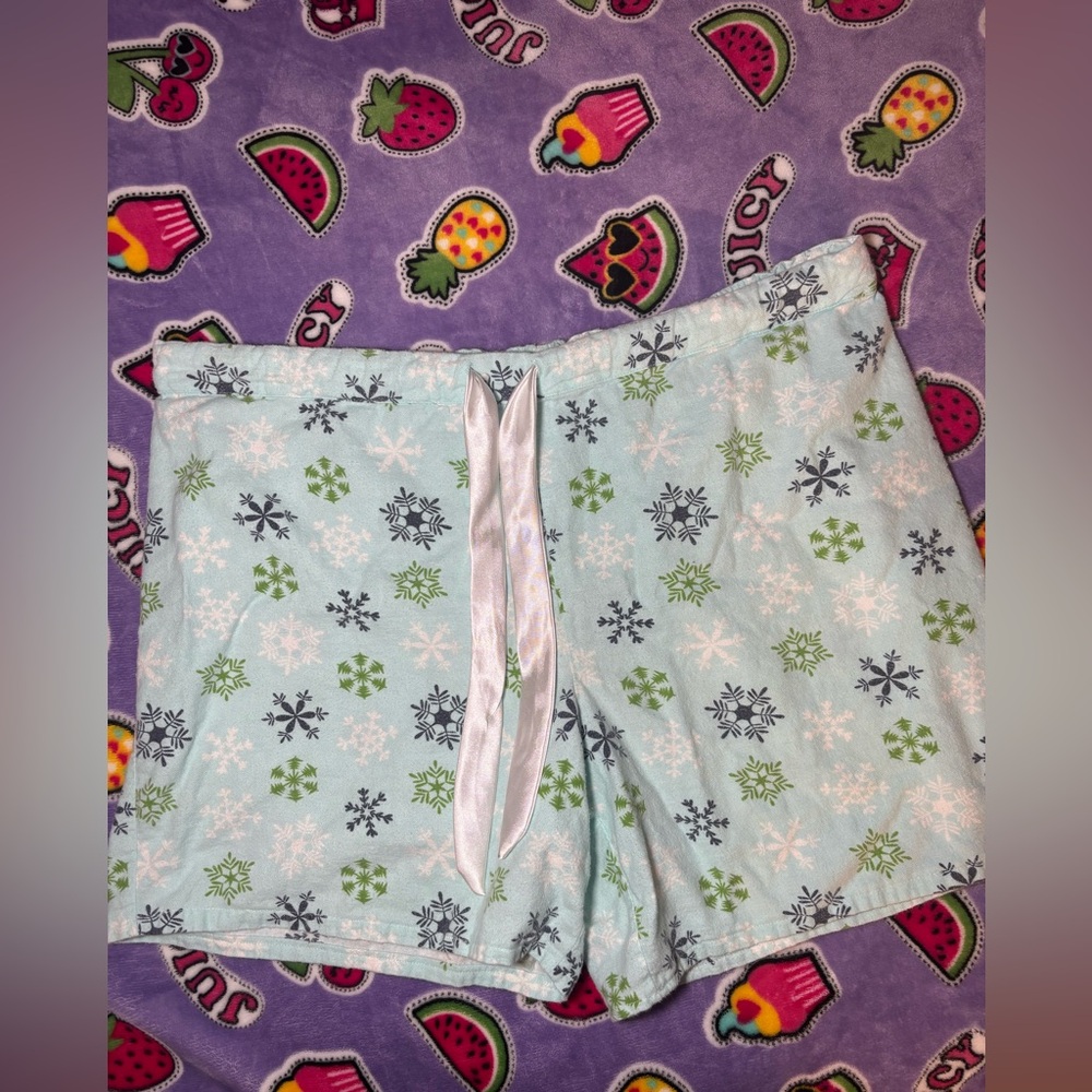 Women’s Snowflake Pajama Shorts